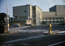 835078 Afbeelding van de Stadsschouwburg (Luacsbolwerk 24) te Utrecht, vanaf de Maliesingel.